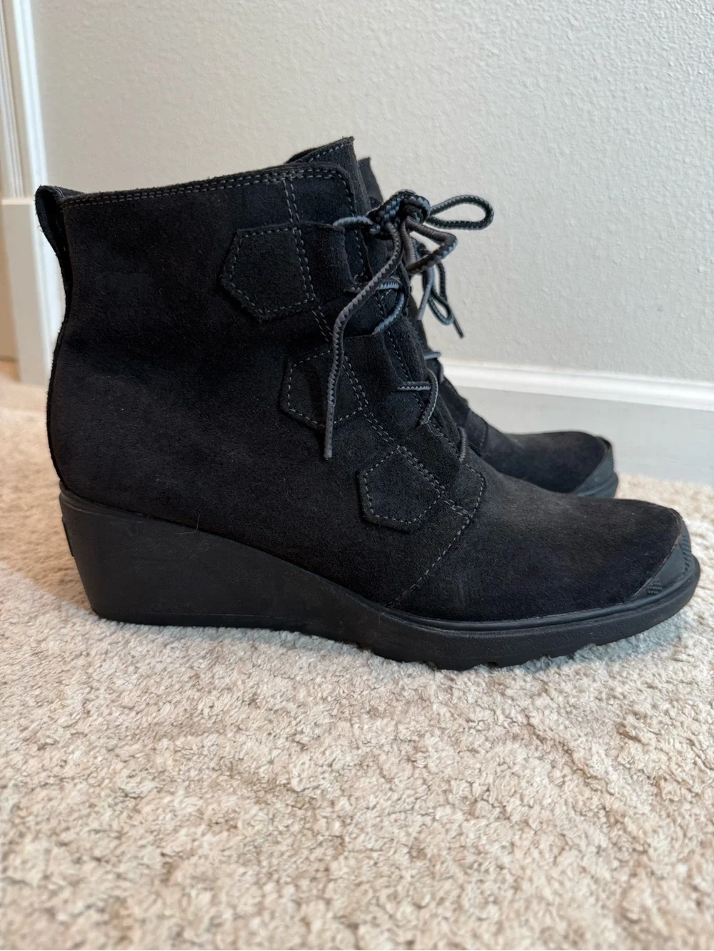 SOREL Toronto Lace Wedge Boots in black Suede Leather Size 9